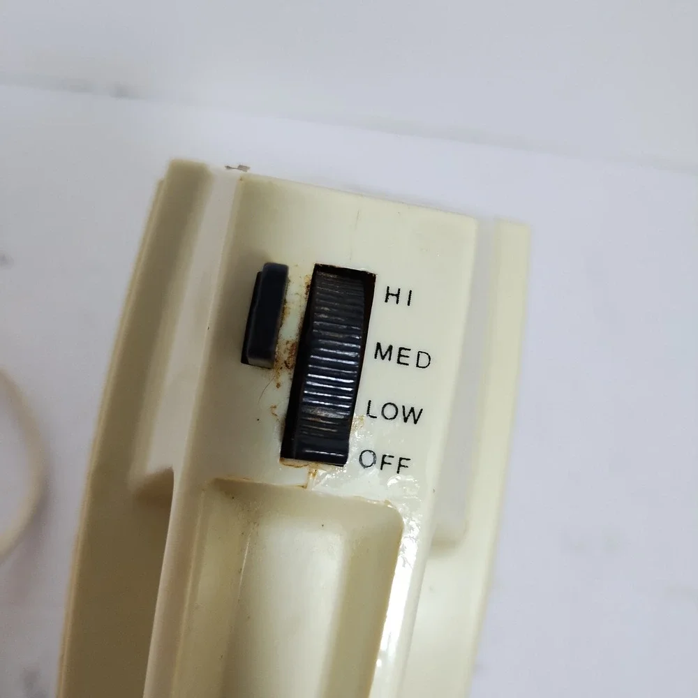 Vintage Robeson  Hand‎ Portable Mixer 3 Speeds Brown & Almond Tested And Working